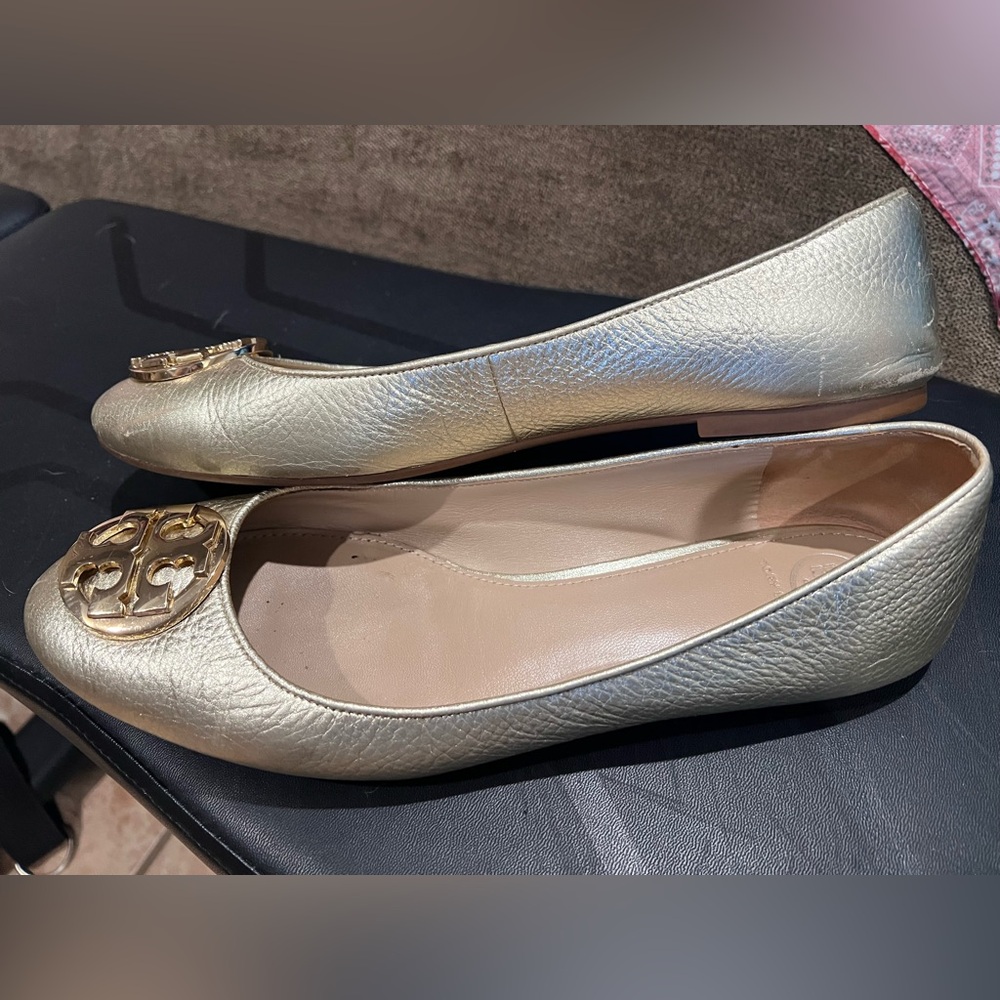 Tory Burch Gold Ballet Flats with Logo Medallion, size 10.5 - Picture 7 of 10